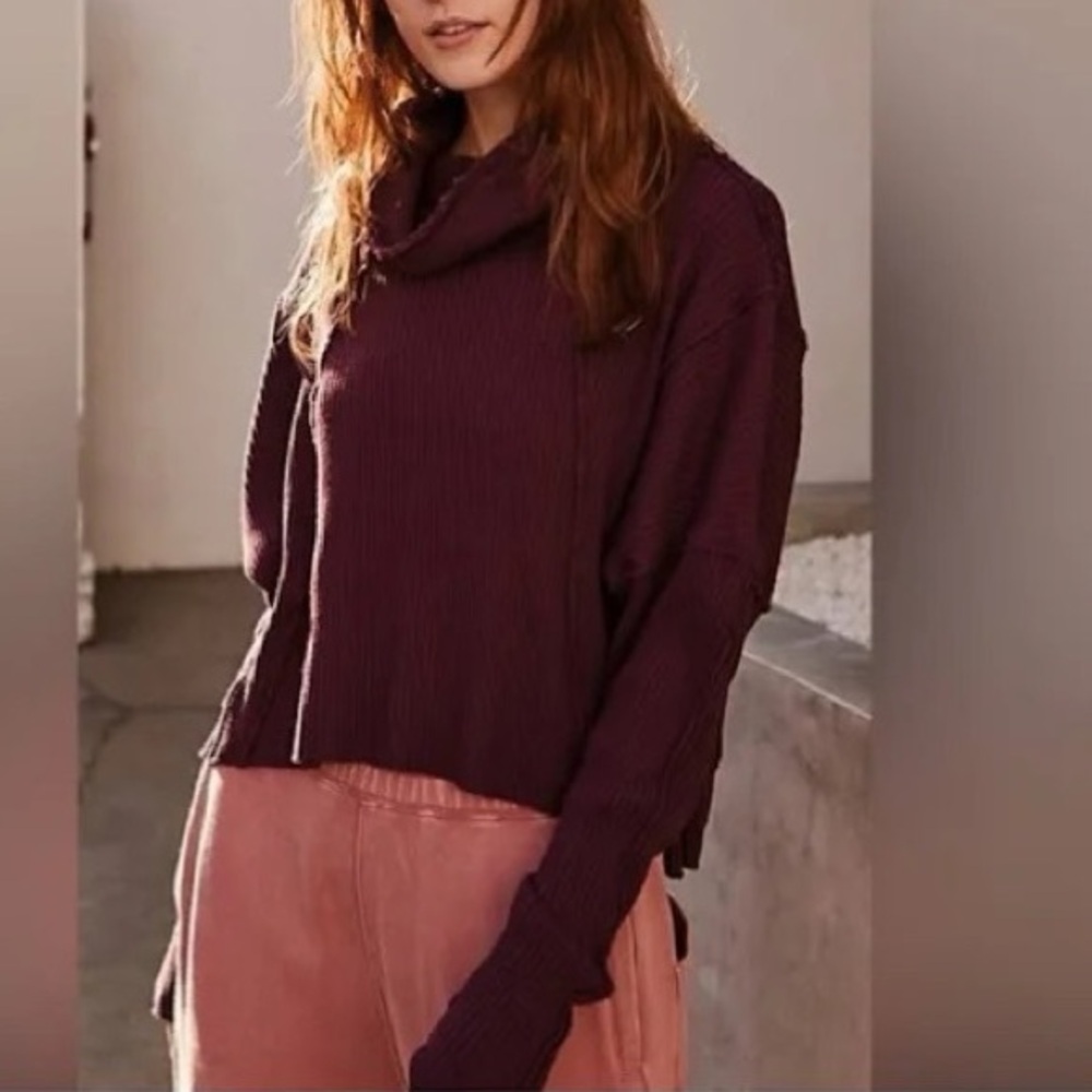 🏷️ NWT Free People Juicy Long
Sleeve Cowl Neck Knit Sweater